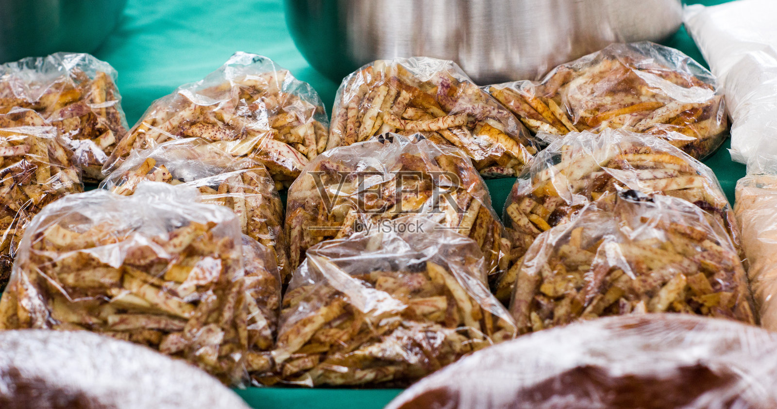 自制香脆芋头片照片摄影图片