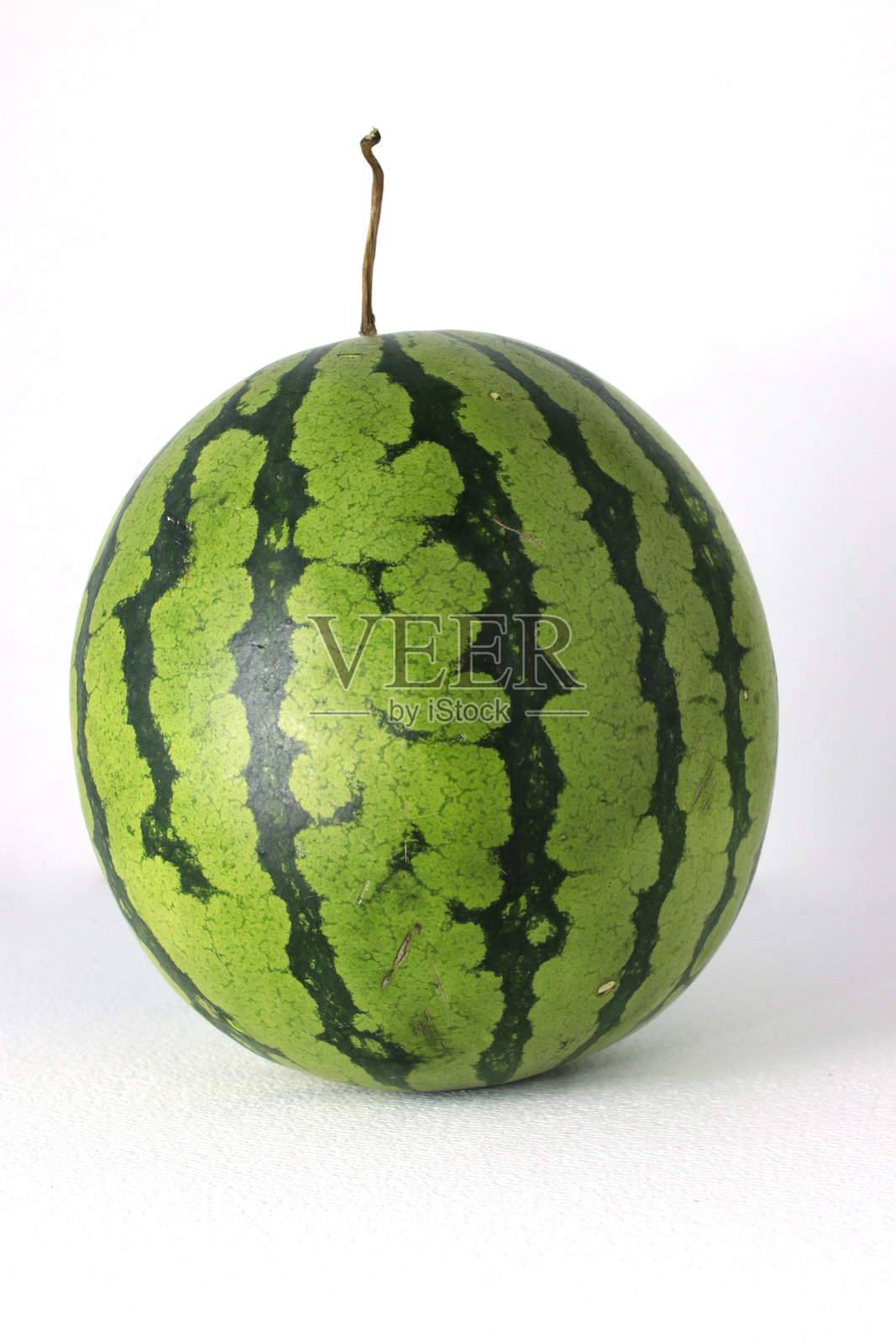 白色背景上分离的西瓜照片摄影图片