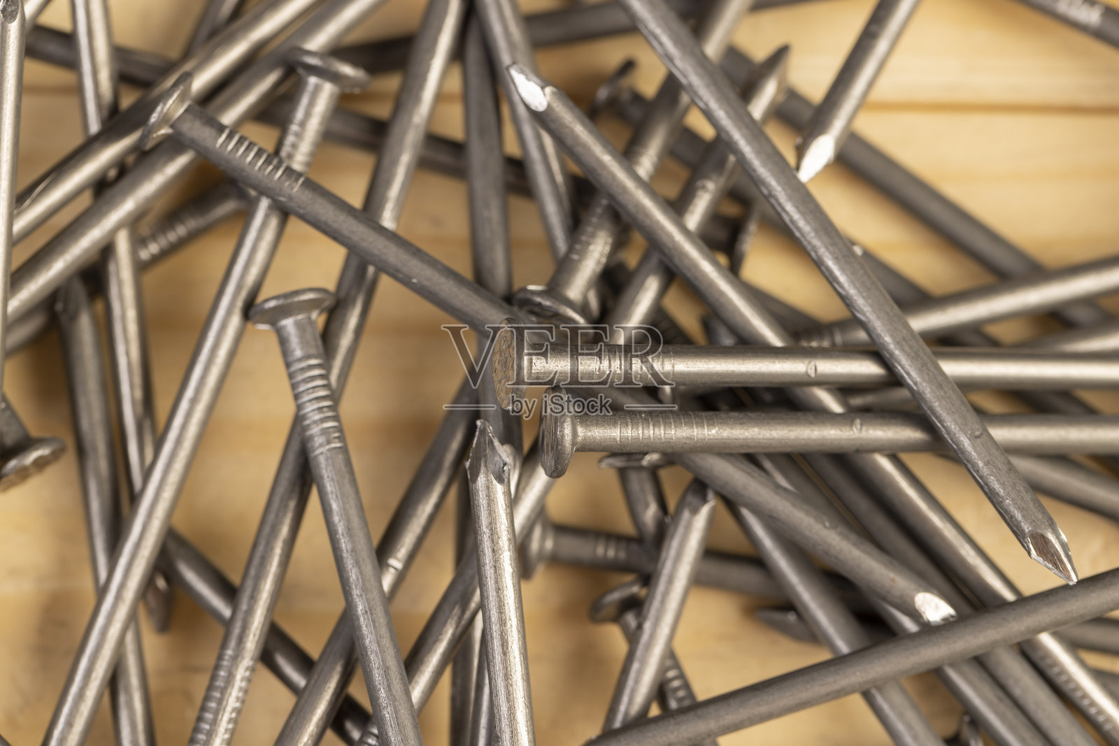 铁钉:用于加工木制物体的钢钉照片摄影图片