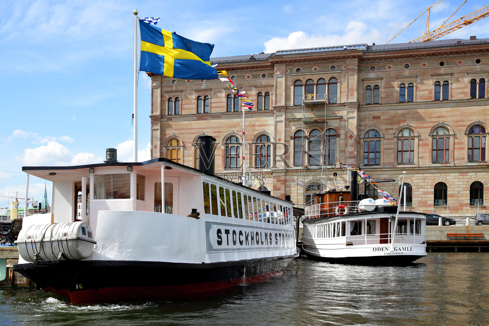 斯德哥尔摩泊位上的渡船照片摄影图片