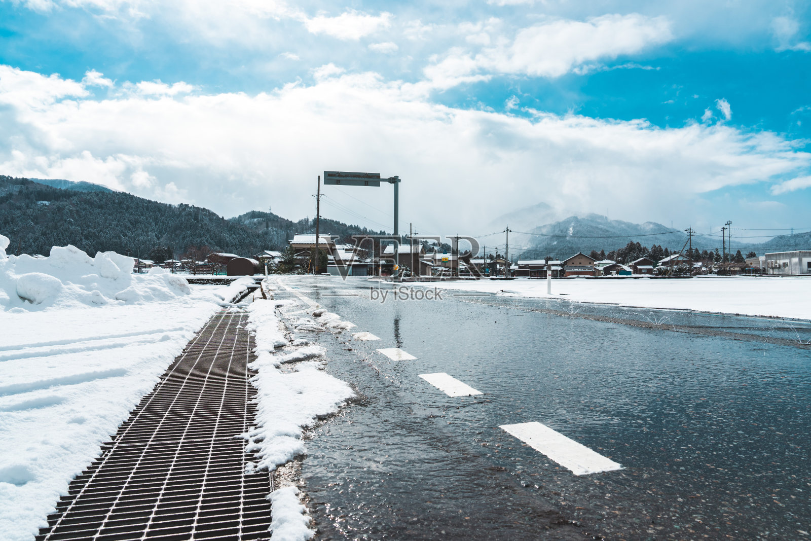 被雪覆盖的乡间小路照片摄影图片