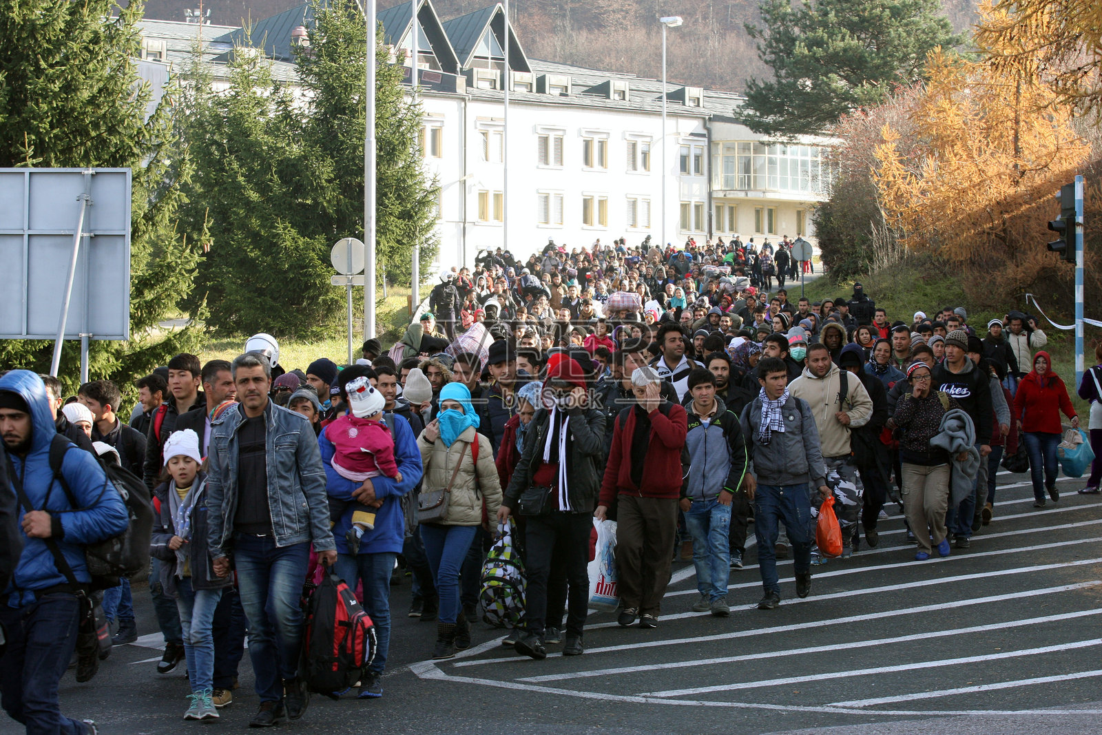 2015年11月19日，斯洛文尼亚-奥地利边境的难民照片摄影图片