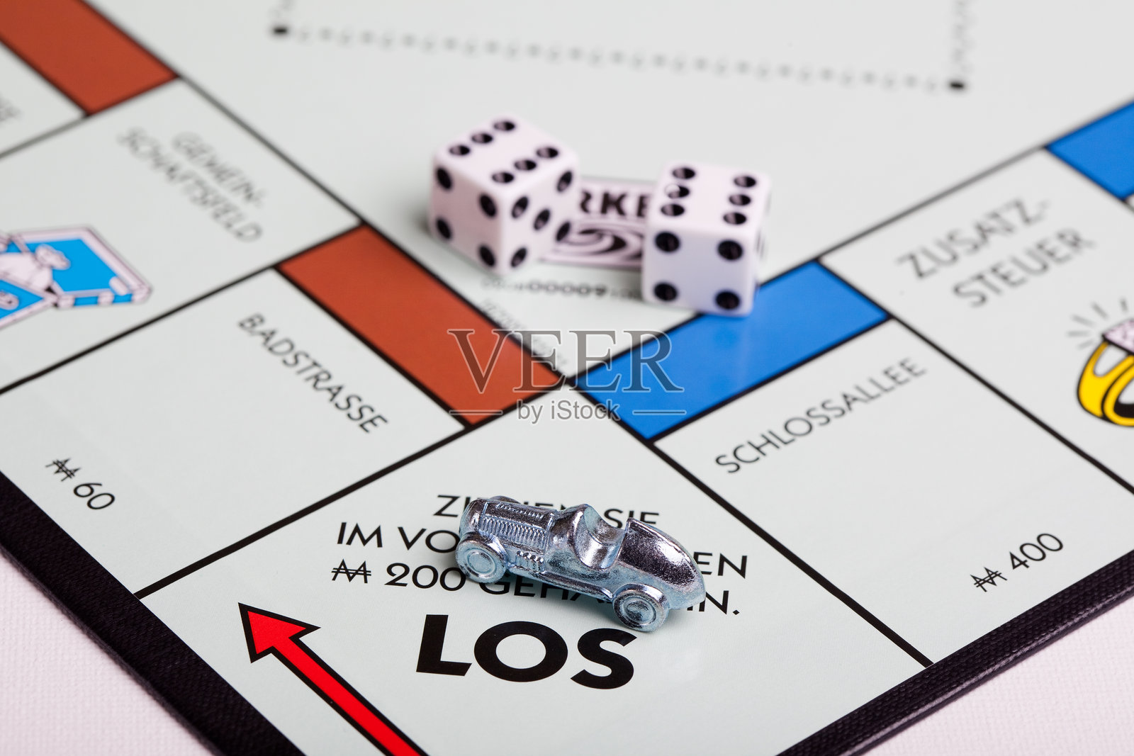 德国大富翁板，车在启动照片摄影图片