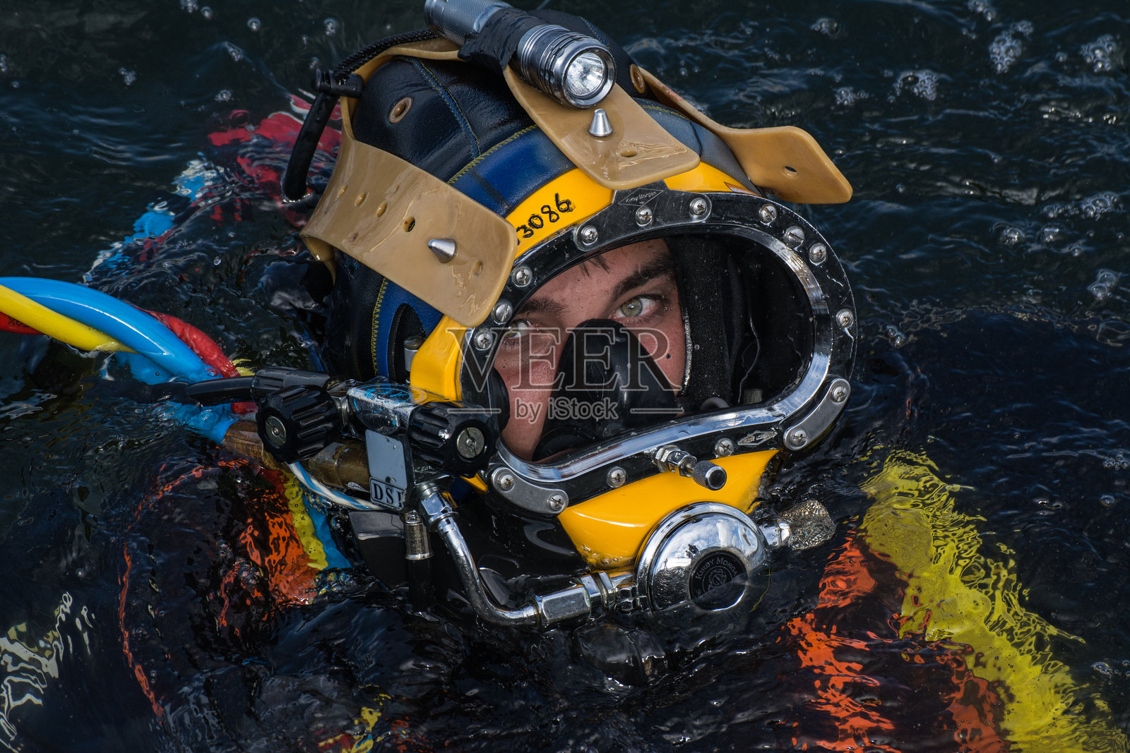 蛙人照片摄影图片