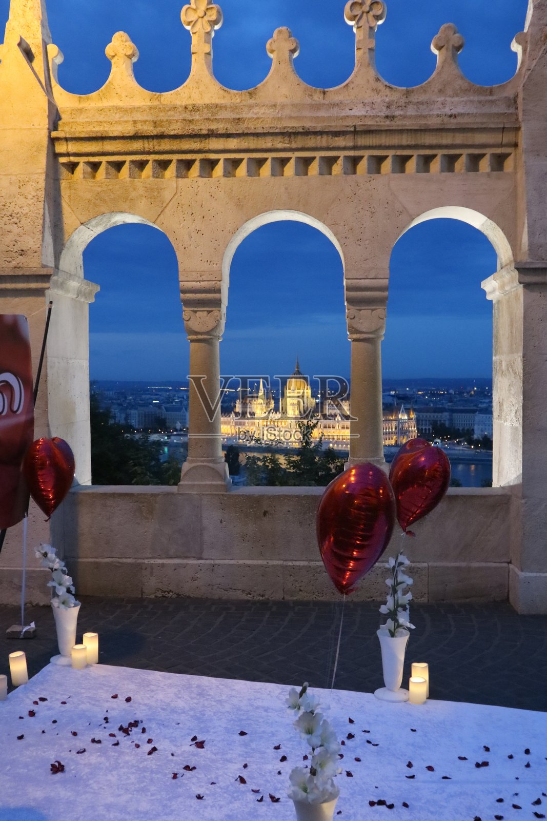 布达佩斯的红气球照片摄影图片