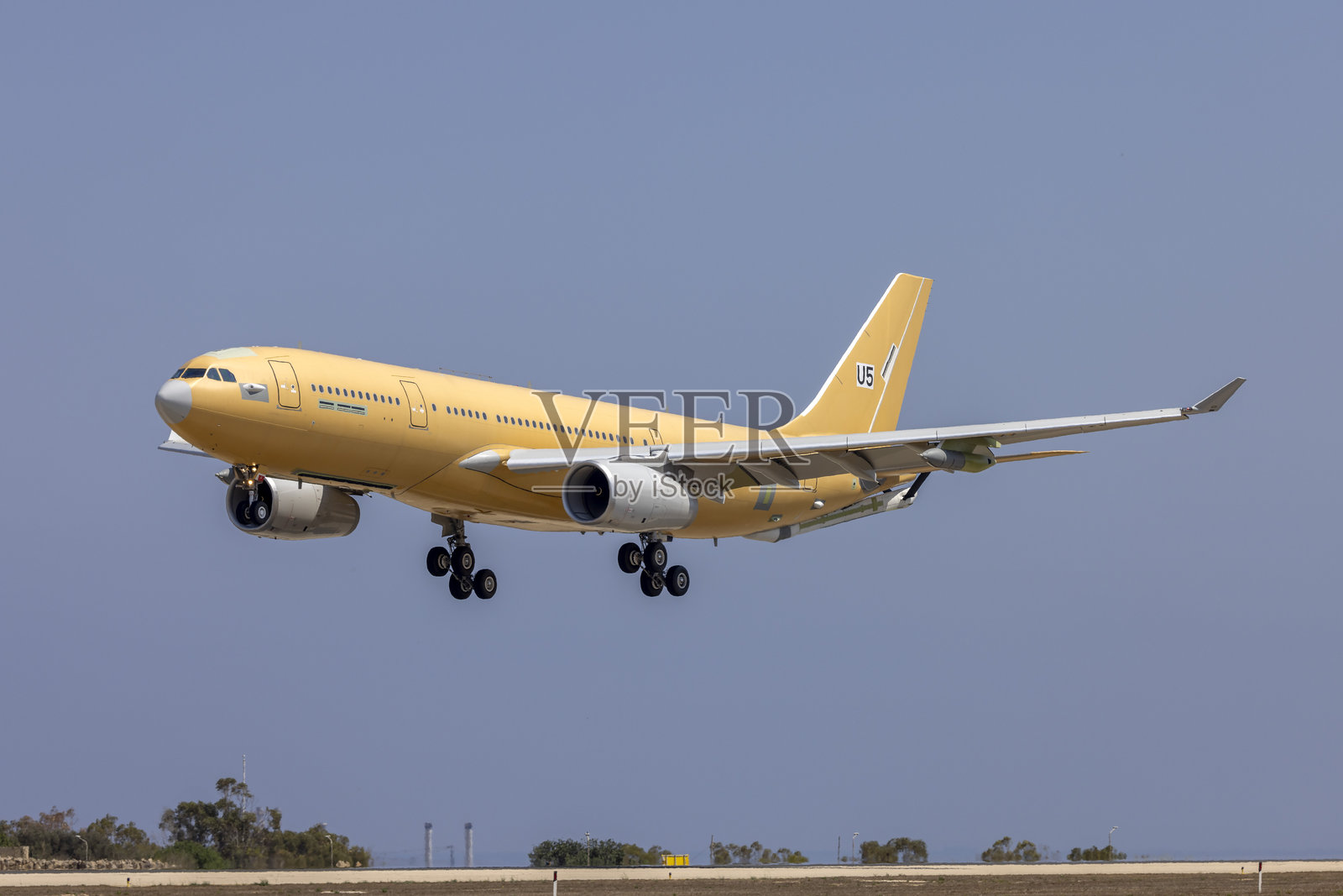 军用A330还在底漆照片摄影图片