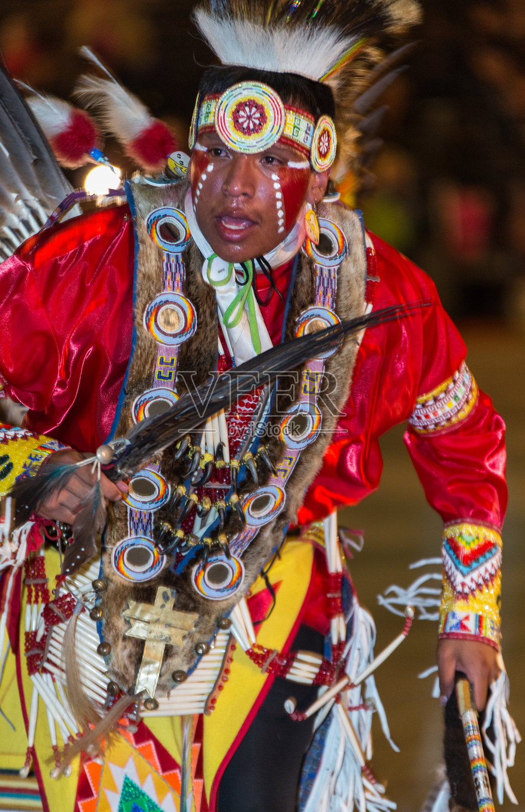 印第安舞者在帕瓦仪式上比赛照片摄影图片