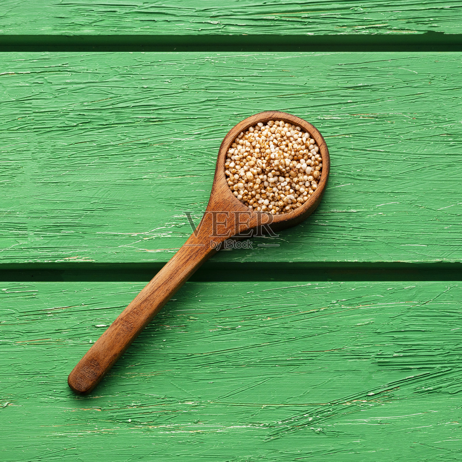 苋菜爆，无麸质，谷物谷物在勺子-苋菜。照片摄影图片