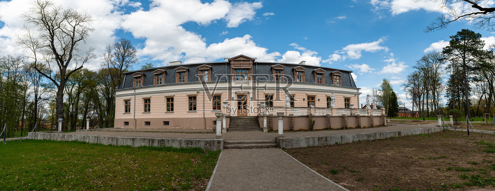 扎加雷庄园是王子普拉东祖博夫的故居，从公园全景照片摄影图片