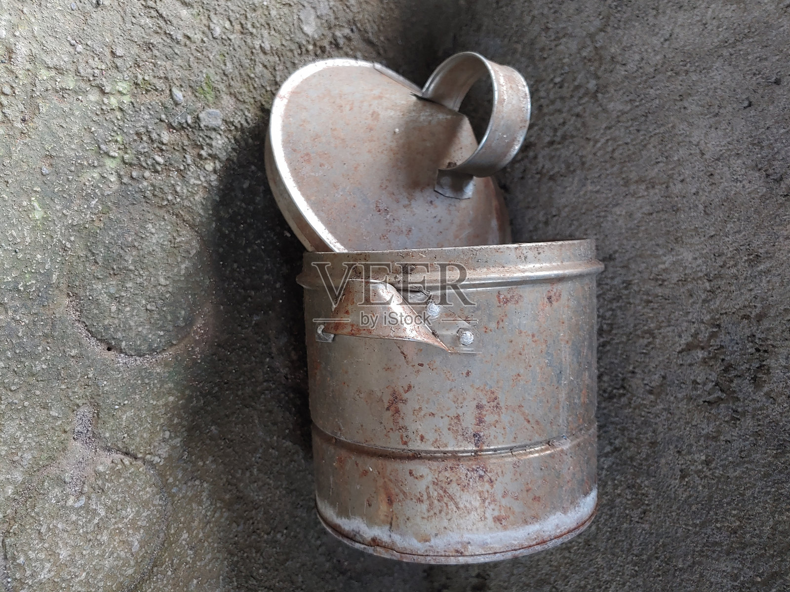 来自印度尼西亚的铝制传统炊具照片摄影图片