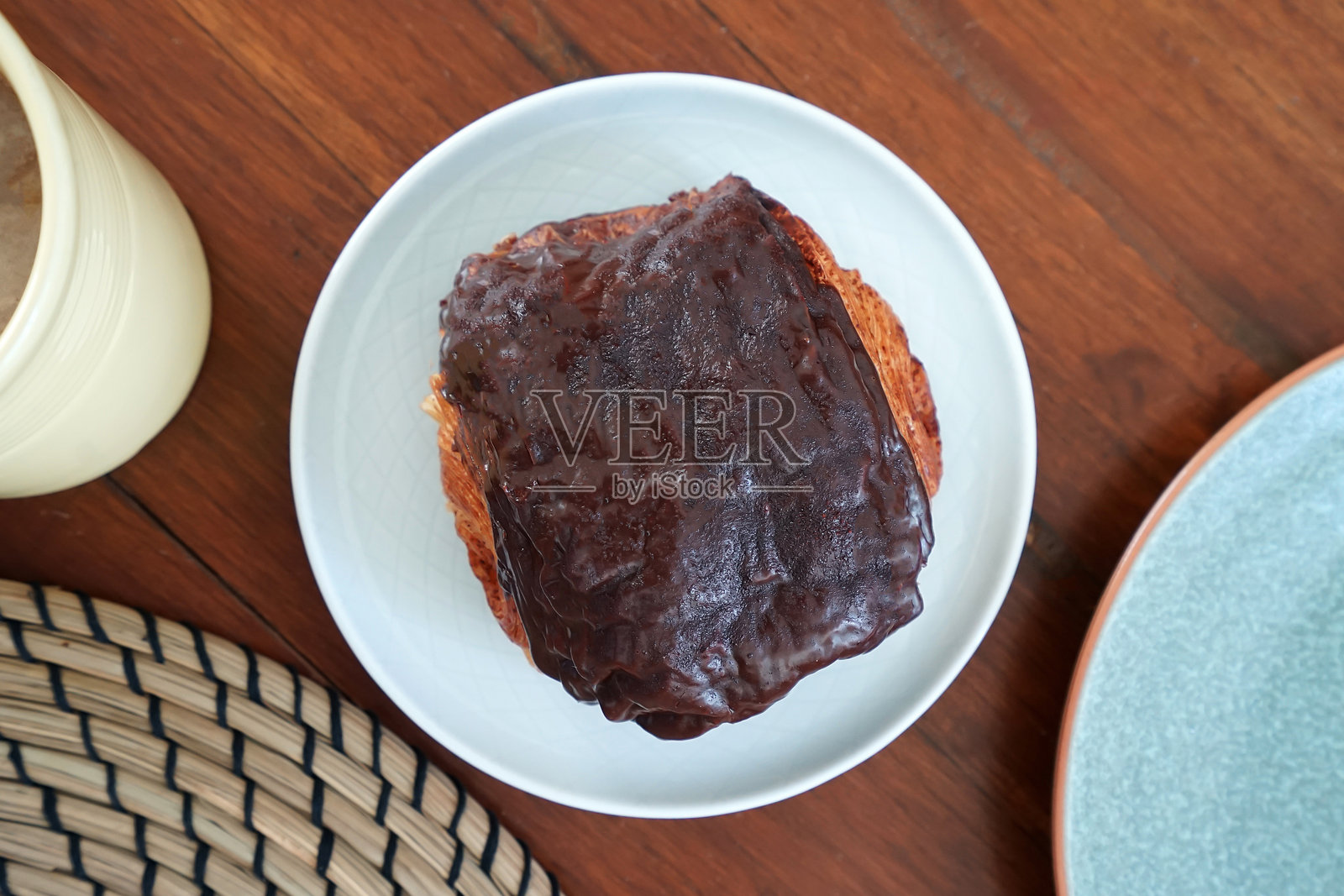 近一点，巧克力蛋糕照片摄影图片