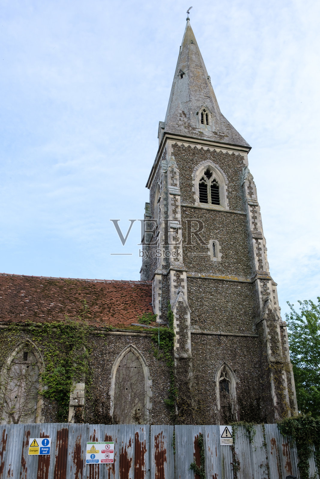 圣公会圣彼得教堂年久失修，有被拆除的危险照片摄影图片