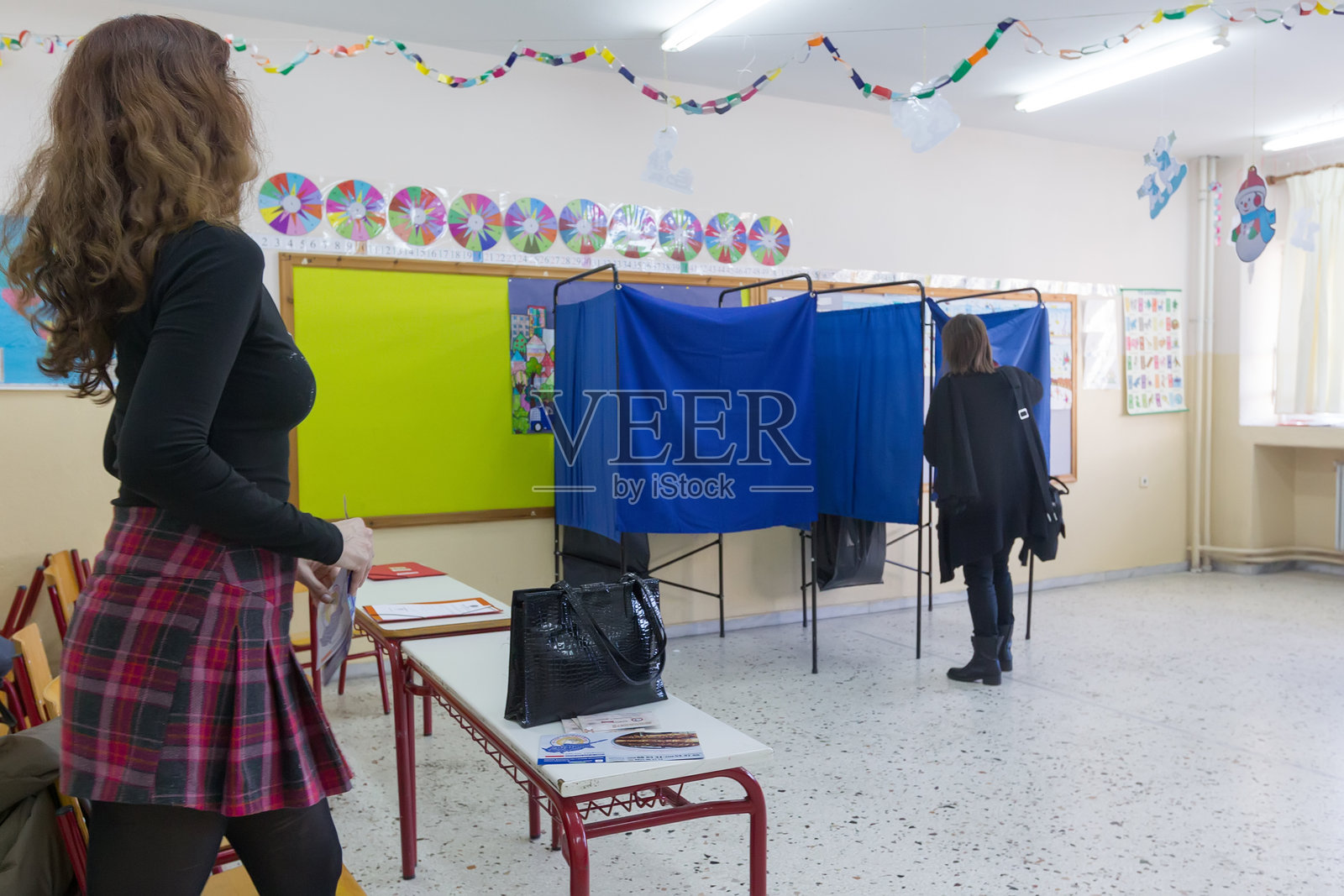 选民前往投票站参加2015年大选照片摄影图片