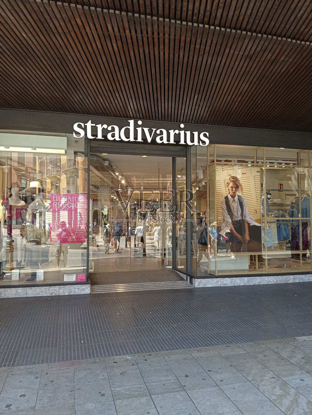 跨国纺织公司斯特拉迪瓦里的主立面。帕尔马德马略卡，西班牙照片摄影图片