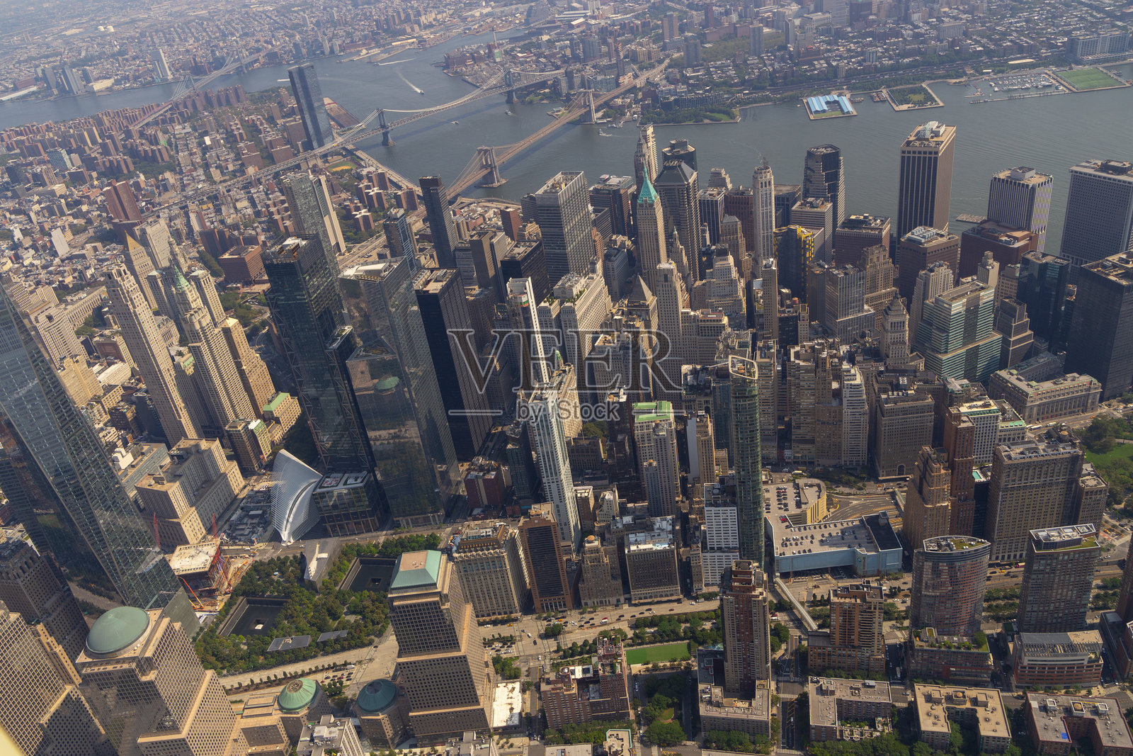 直升机在纽约上空飞行照片摄影图片