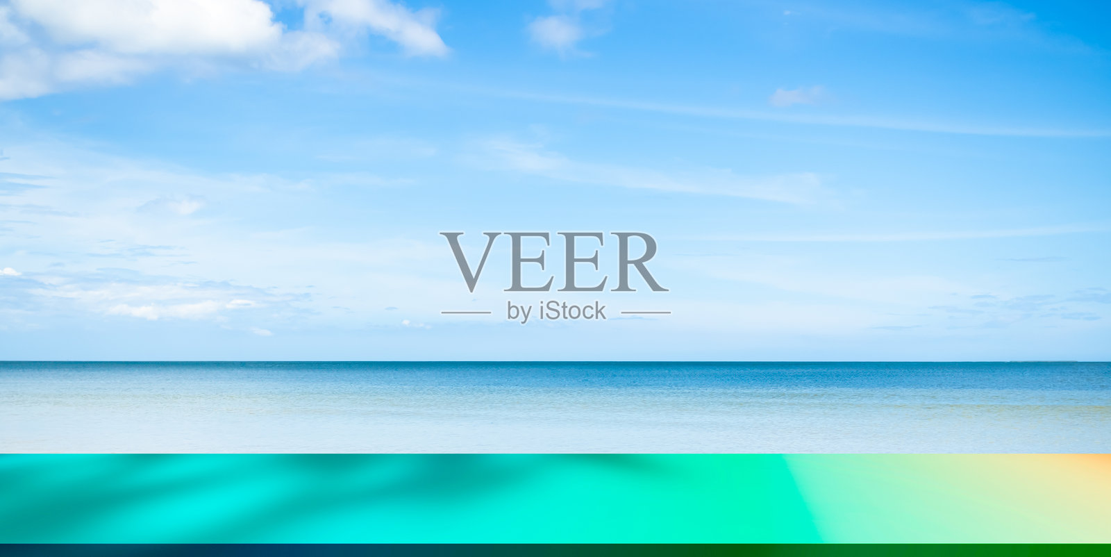 夏日背景自然之旅，海上蓝天水泥桌，顶层甲板实物模型产品美容展示，海岸背景水岛舞台旅游放松，热带海洋生态系统。照片摄影图片