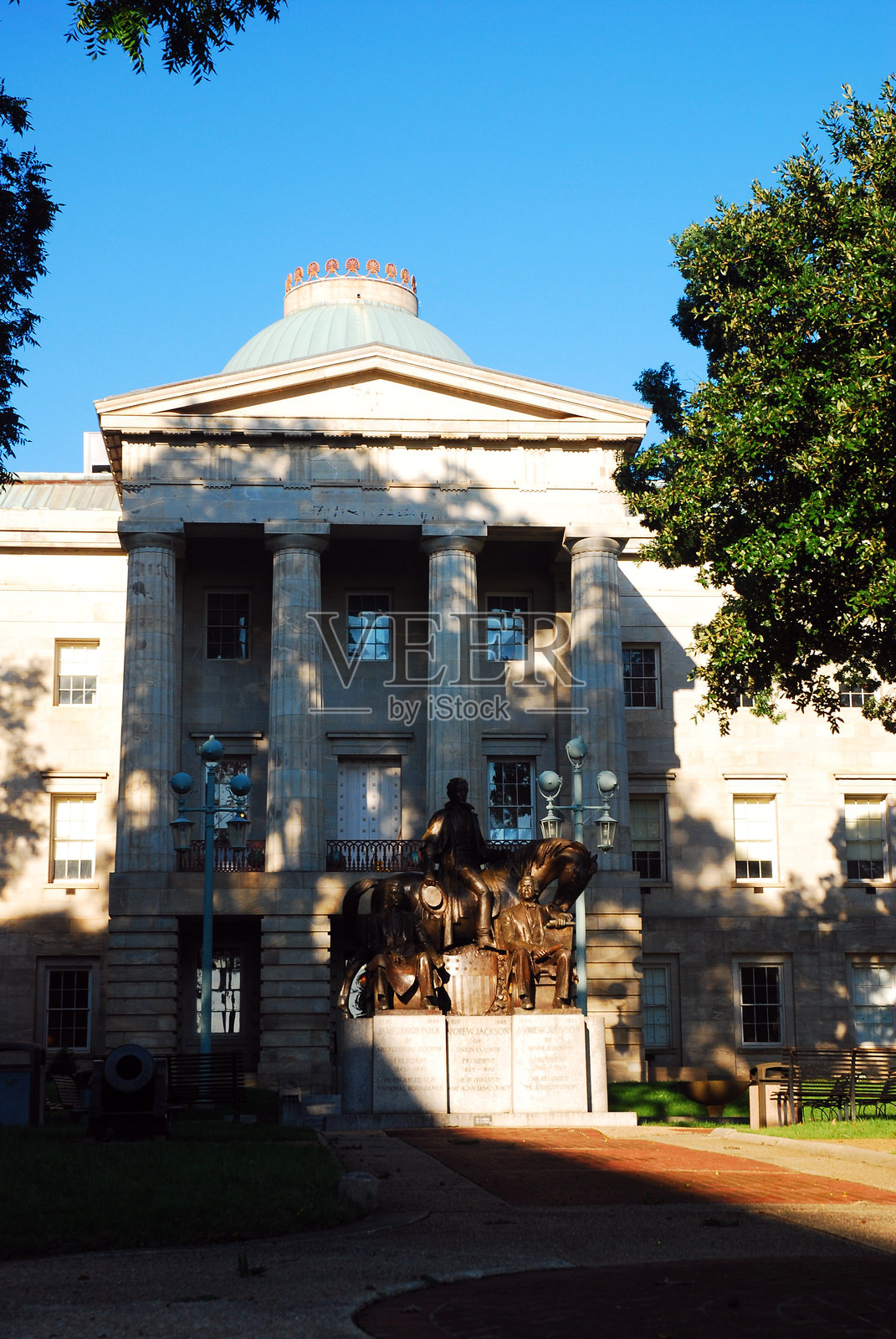 位于罗利的北卡罗来纳州议会大厦照片摄影图片