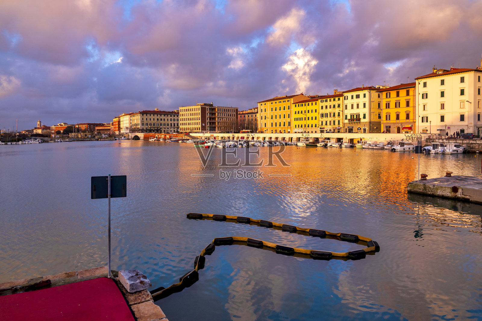 阿德里亚诺·诺维莱纳铁路车场照片摄影图片