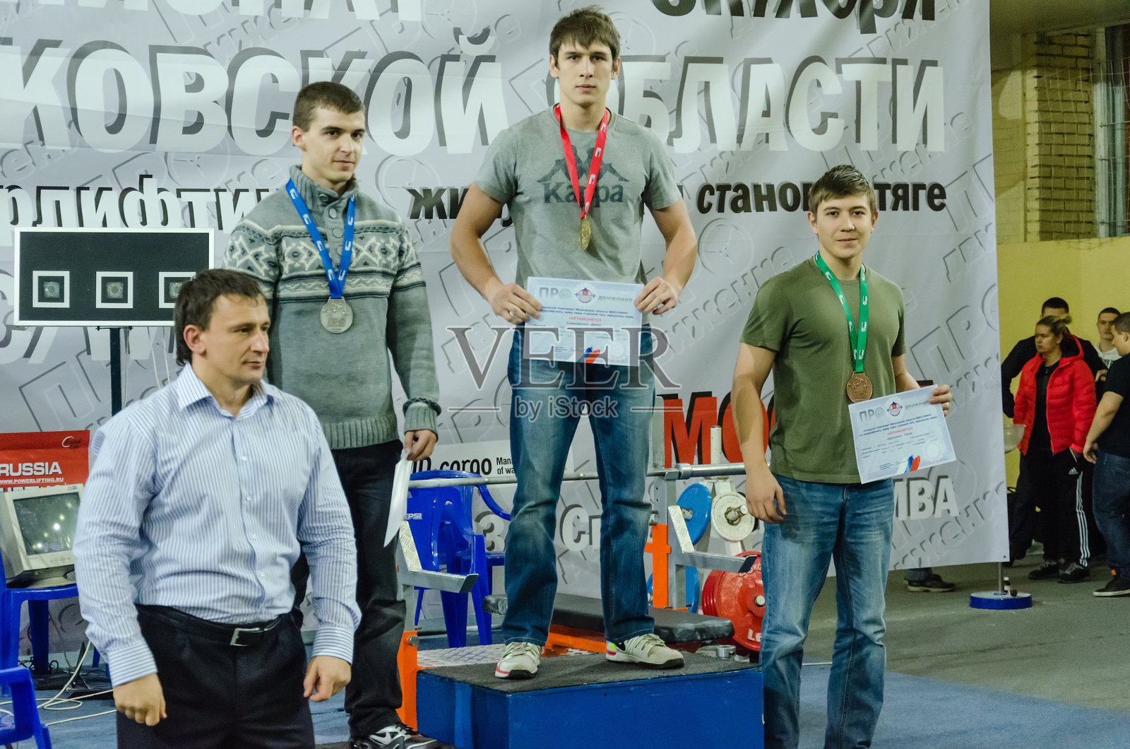 举重比赛。照片摄影图片