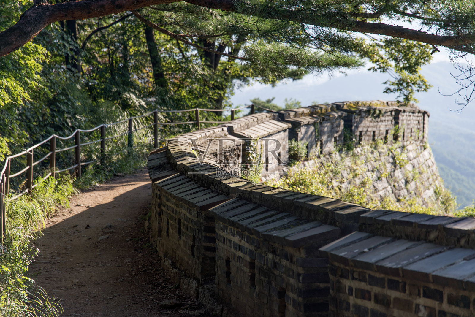 古堡里的古城墙照片摄影图片