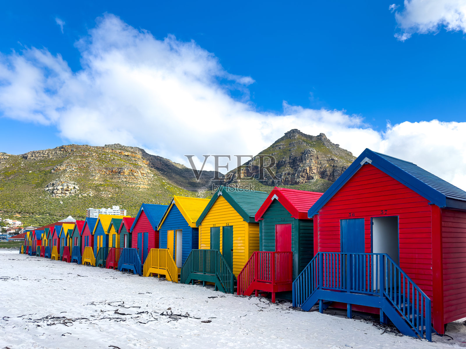 开普敦标志性的Muizenberg海滩小屋照片摄影图片