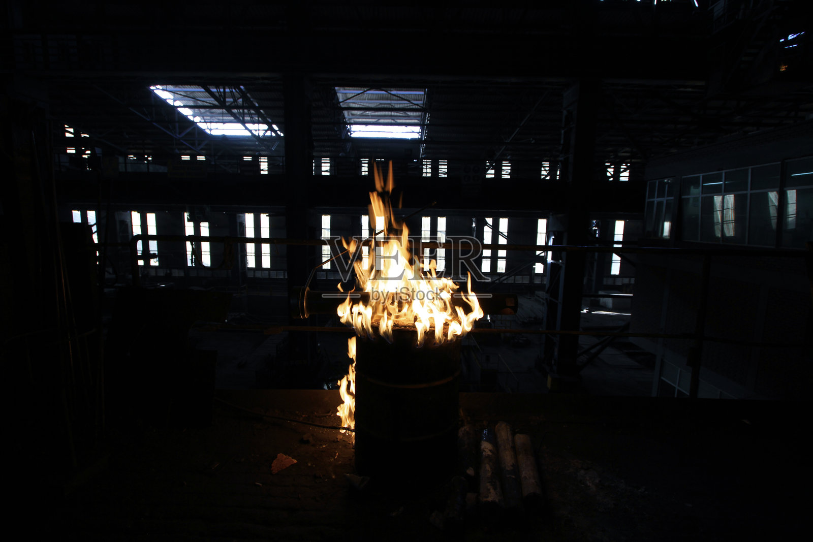 卡拉ab<e:1>克钢铁工厂，简称Kardemir，是位于卡拉ab<e:1>克省的一家钢铁工厂。照片摄影图片