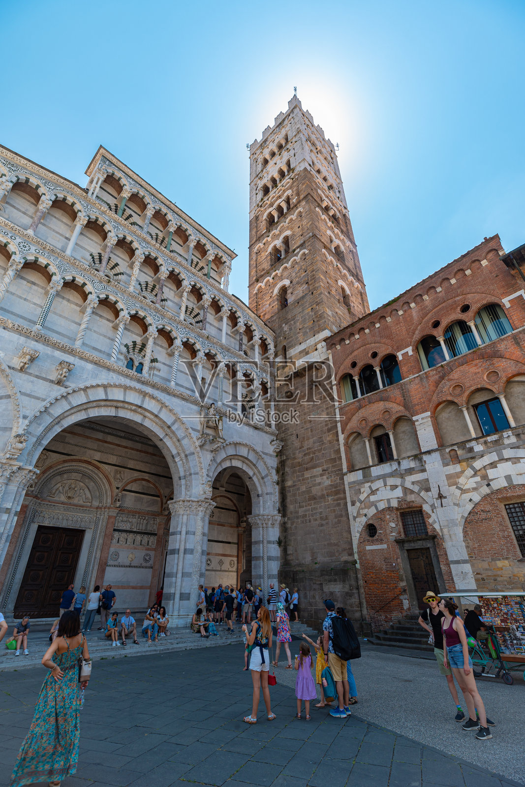 位于意大利卢卡历史古城的中世纪大教堂照片摄影图片