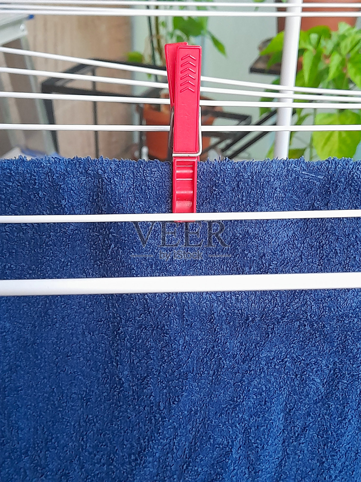 用晒衣夹晒毛巾照片摄影图片