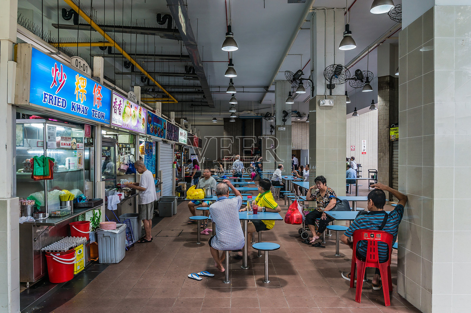 厦门的街头小吃中心挤满了人照片摄影图片