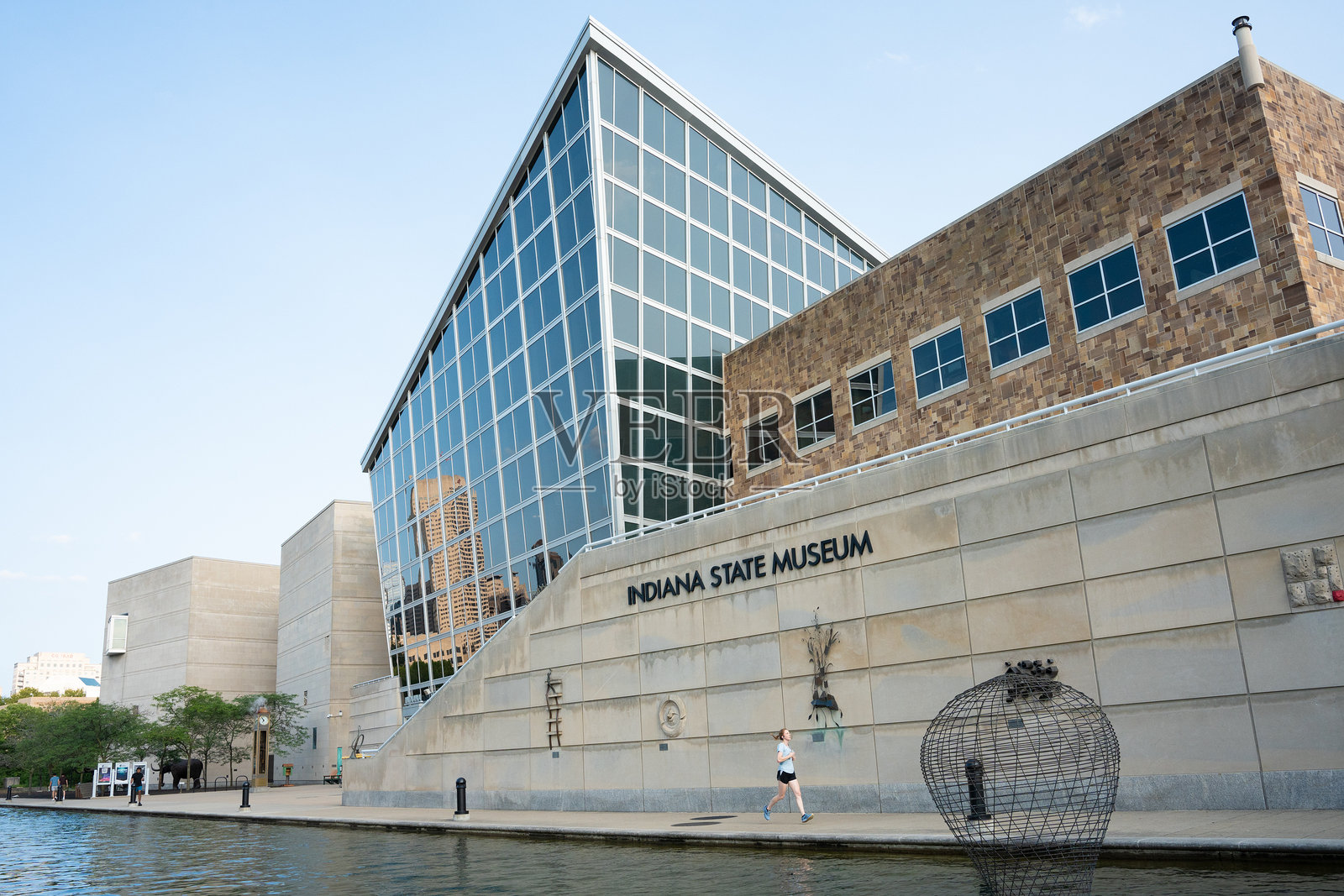 印第安纳波利斯有运河步道和印第安纳州立博物馆照片摄影图片