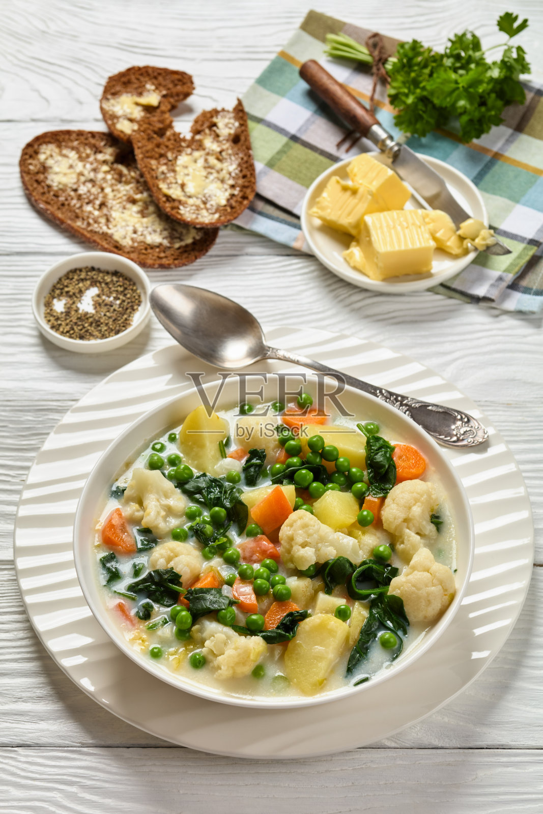 Kesakeitto，芬兰夏日蔬菜汤照片摄影图片