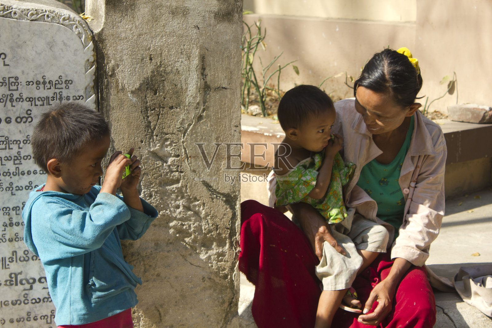缅甸的贫困家庭。照片摄影图片