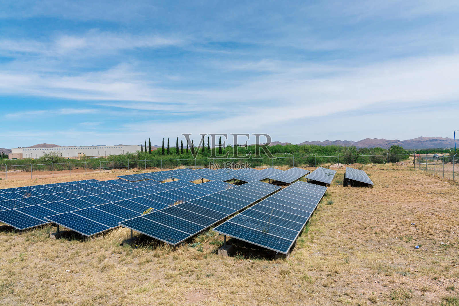 墨西哥奇瓦瓦州的太阳能电池板组照片摄影图片