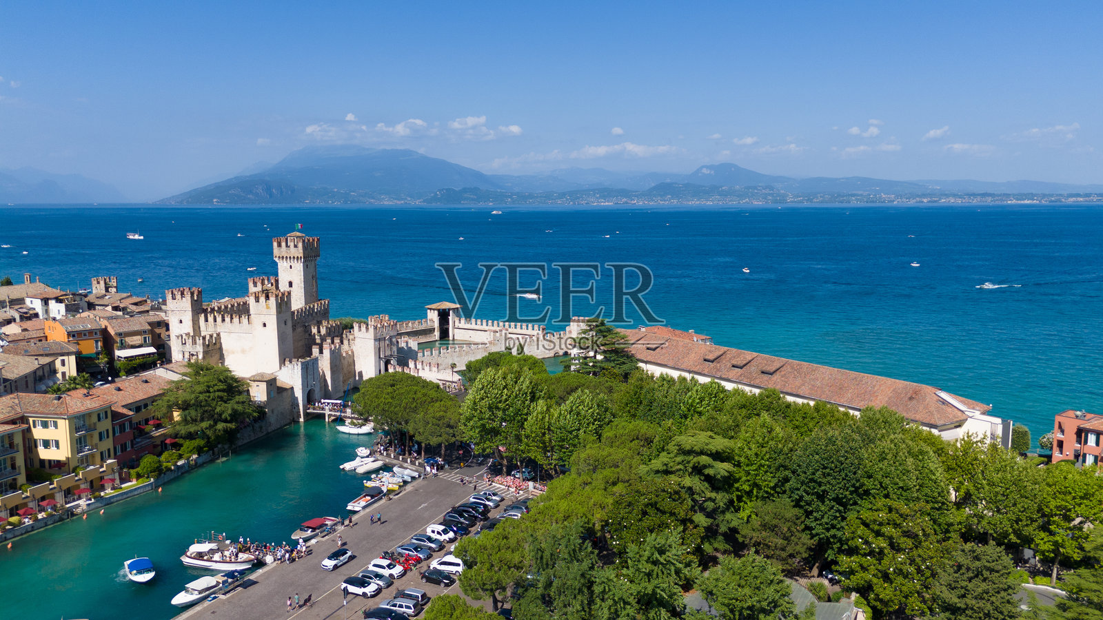 西尔米翁镇，加尔达湖-鸟瞰图-威尼托，维罗纳省照片摄影图片