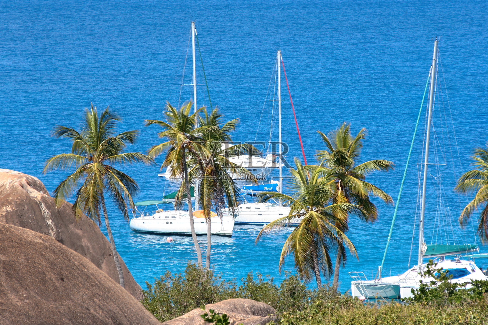 维尔京戈尔达浴场之外的帆船照片摄影图片