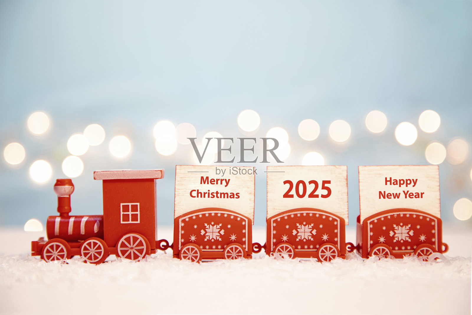 2025红色玩具火车照片摄影图片