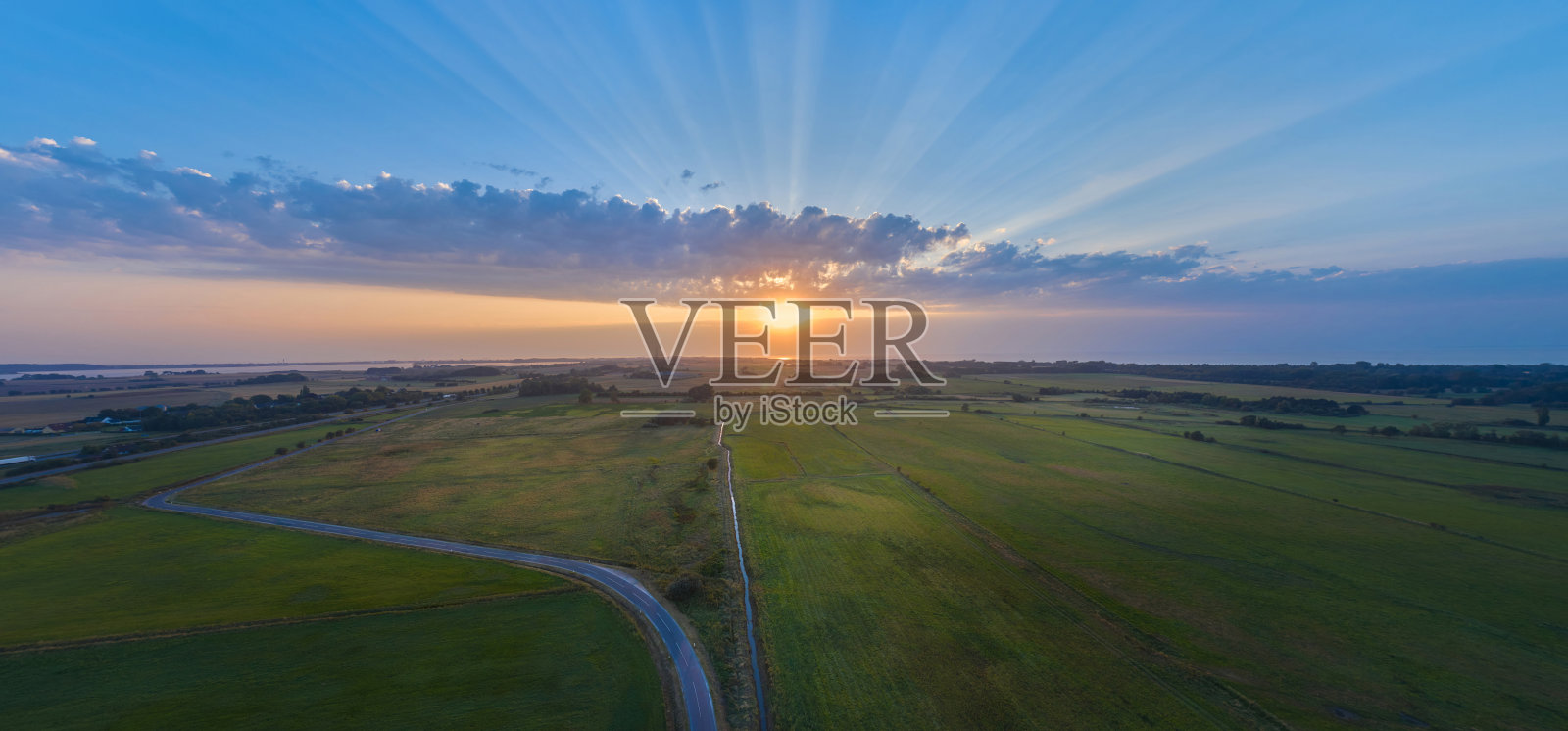 鸟瞰日落照片摄影图片
