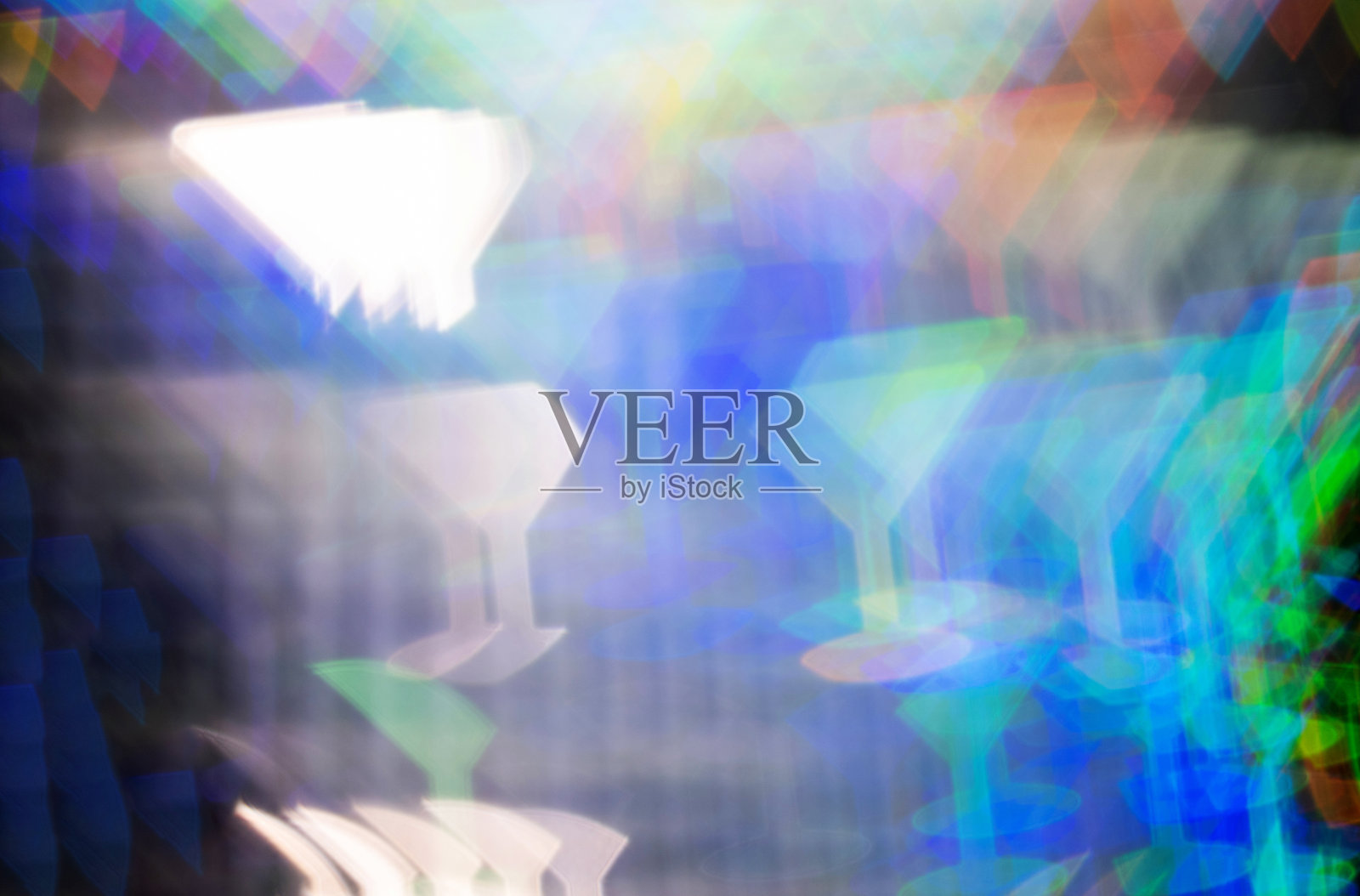 散焦背景与饮水杯照片摄影图片