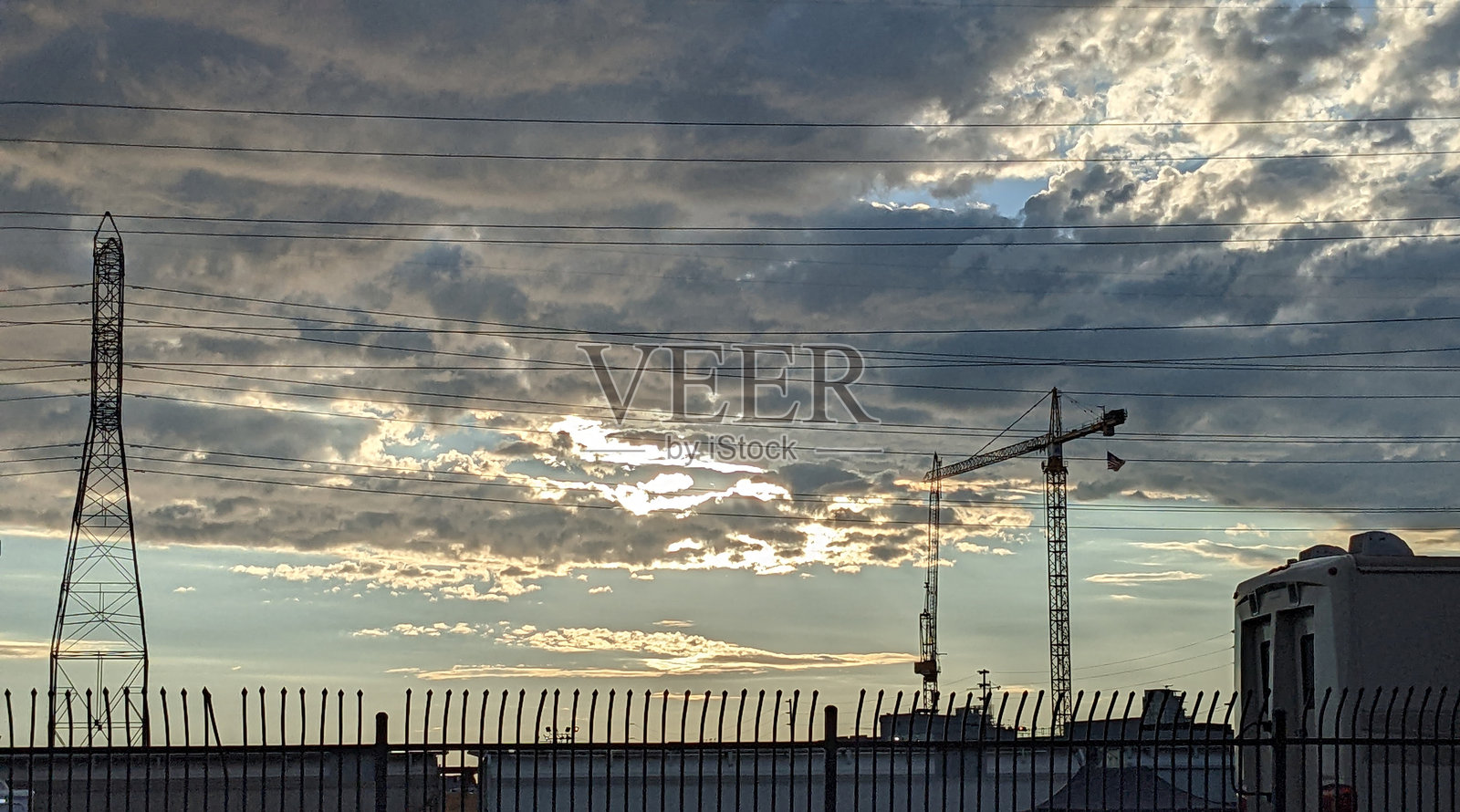 夏日多云的天空照片摄影图片