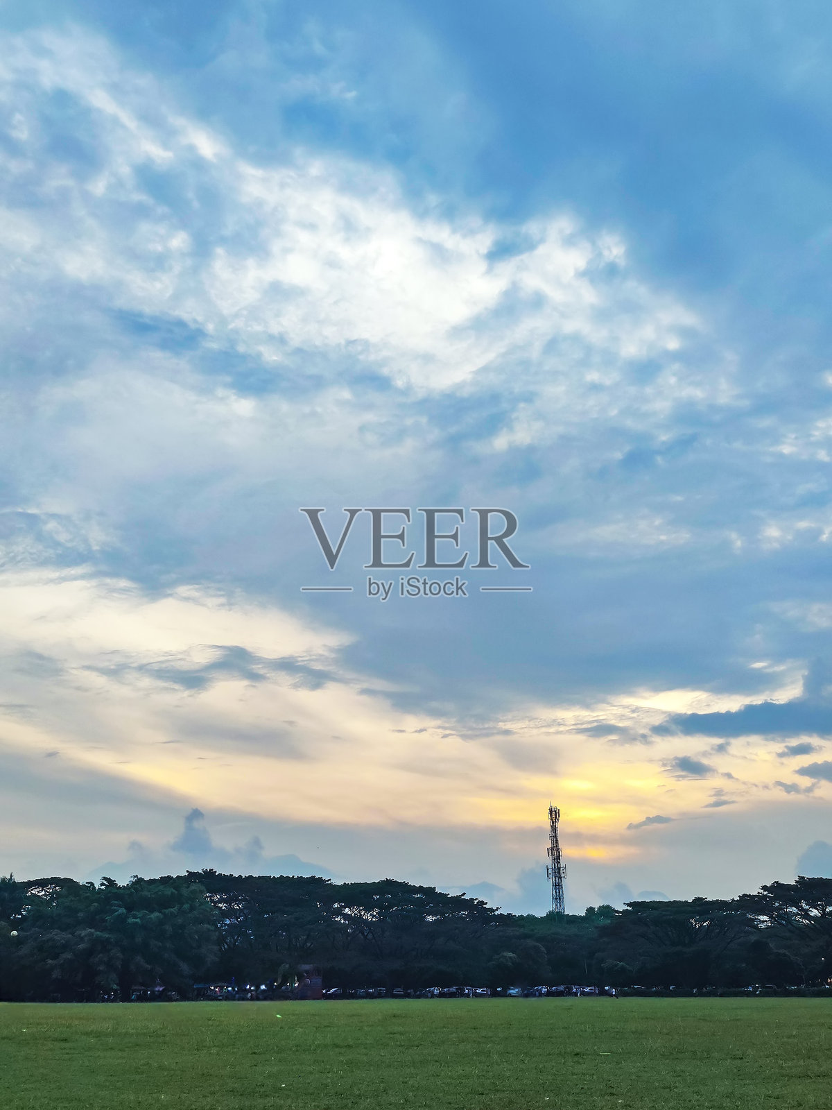 欣赏美丽多彩的天空照片摄影图片