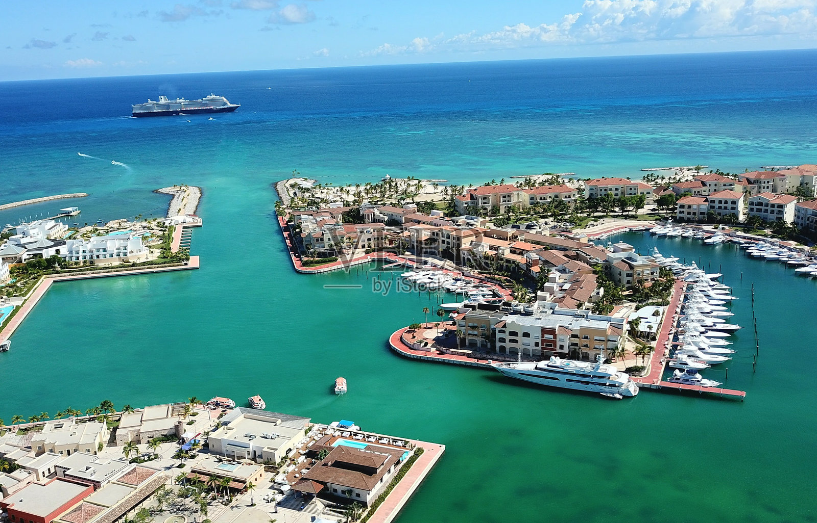 海对天的港口高角度视图照片摄影图片