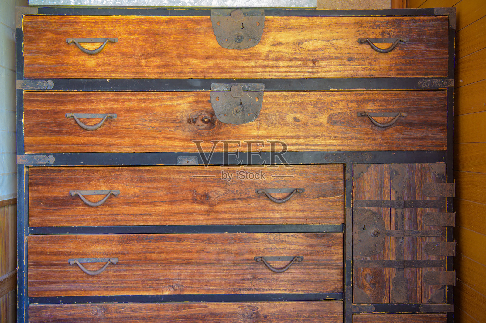 古色古香的日式抽屉柜照片摄影图片