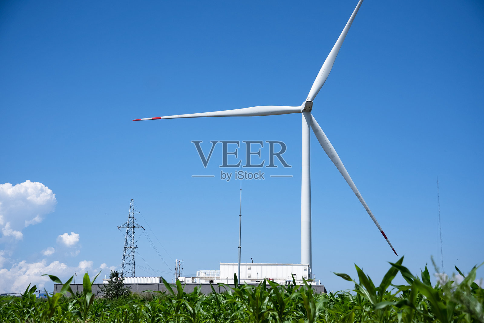 山上的风力发电场风车照片摄影图片