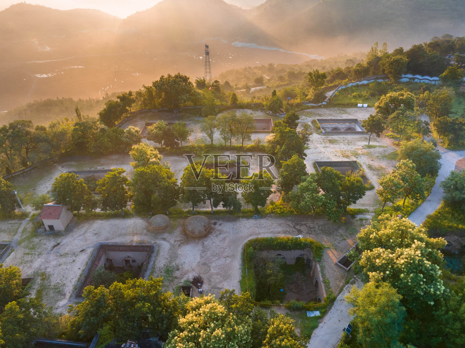 河南三门峡陕州地坑院照片摄影图片