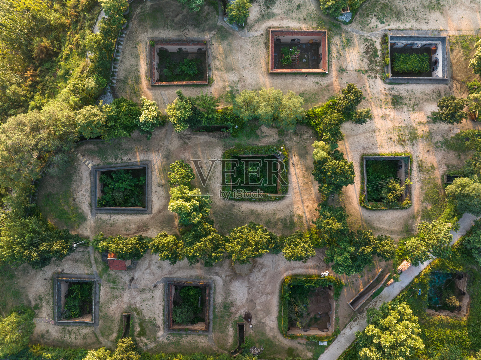 河南三门峡陕州地坑院照片摄影图片