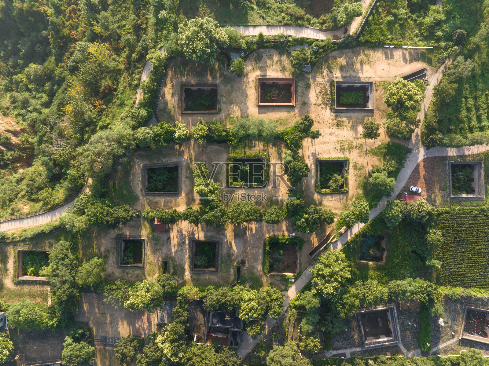 河南三门峡陕州地坑院照片摄影图片