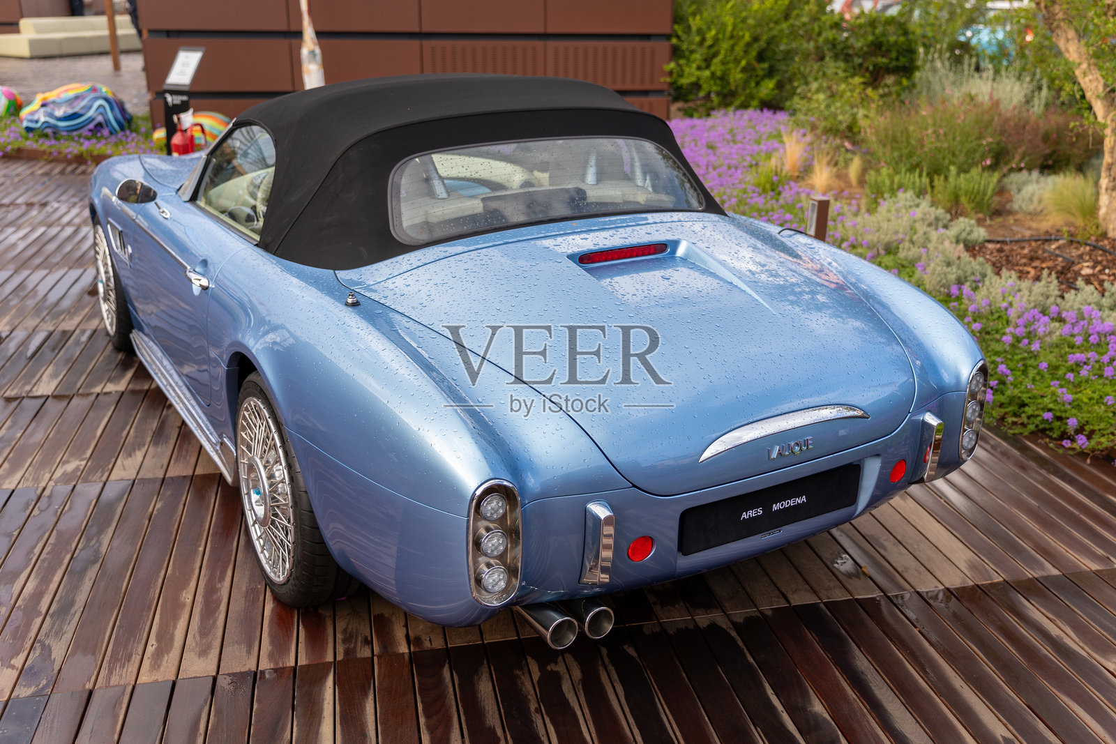 阿瑞斯瓦米汽车的后视图，阿瑞斯设计品牌的拉利克·斯派德模型。独家复古风格的豪华车手工制造照片摄影图片