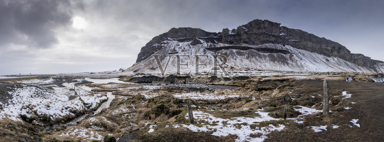 冰岛南部的Fossalar瀑布和河流照片摄影图片