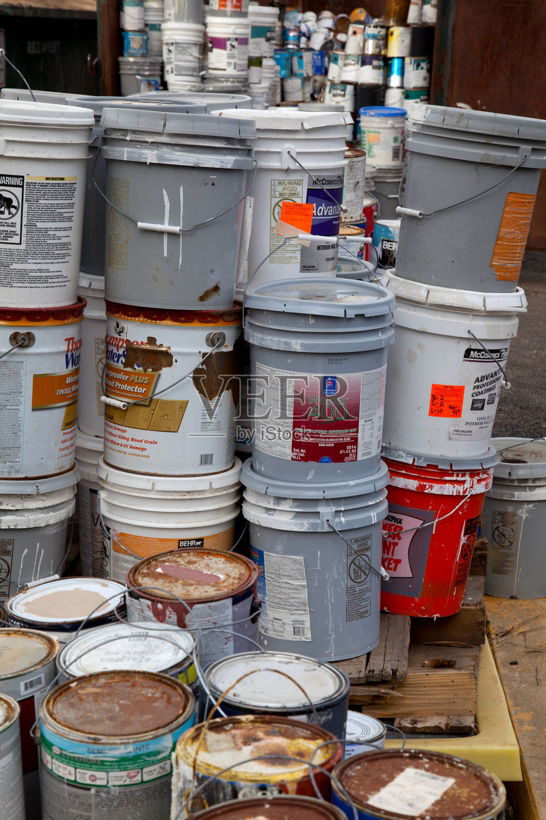 油漆垃圾站照片摄影图片