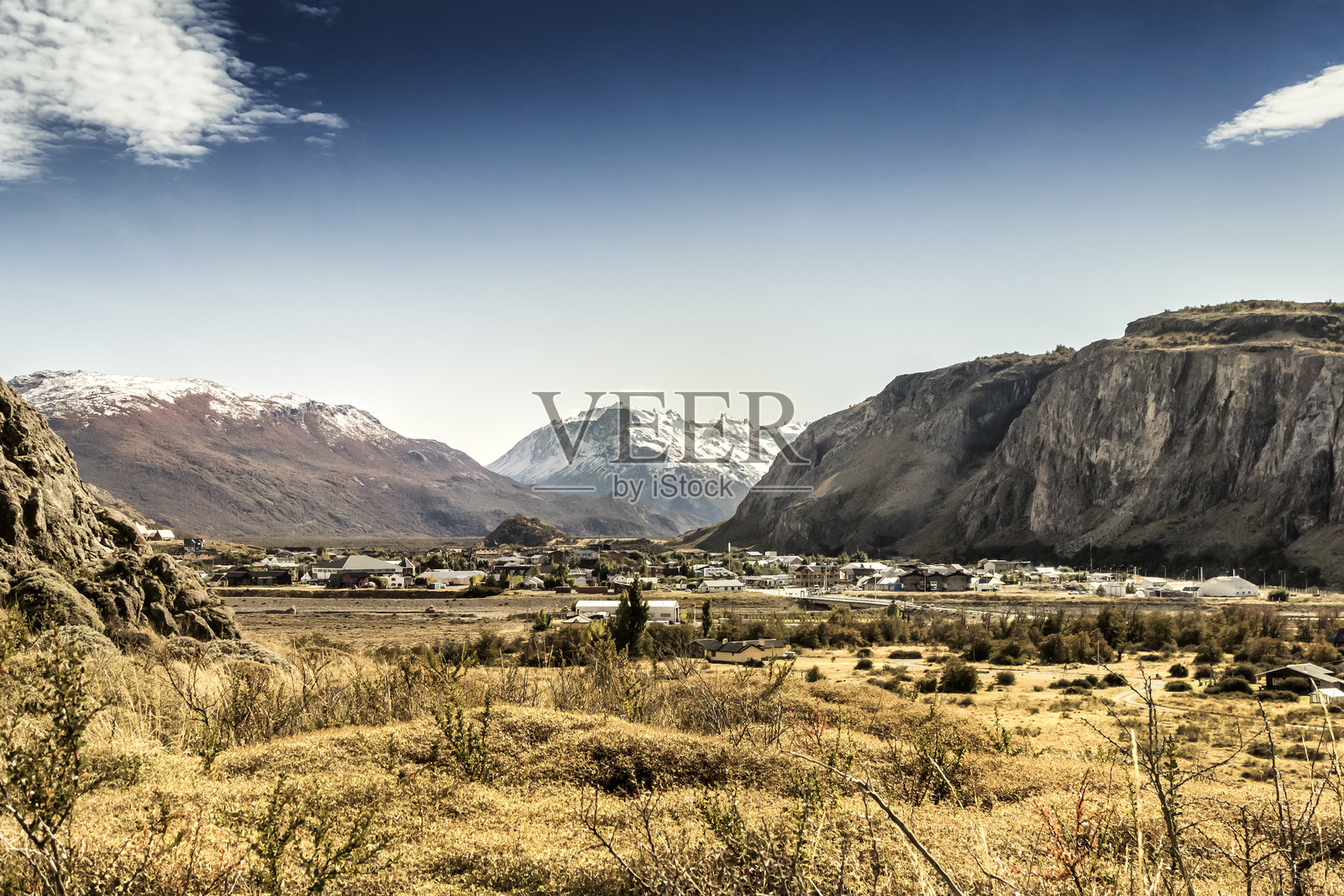 查尔塔姆镇，位于安第斯山脉的洛斯格拉西亚雷斯国家公园。阿根廷圣克鲁斯省巴塔哥尼亚。照片摄影图片